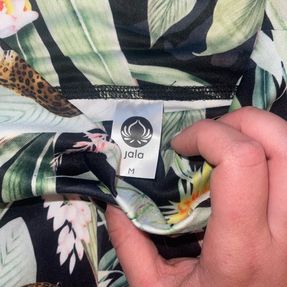 Jala Tropical Leaf Pattern Leggings - Picture 2 of 3